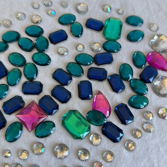 100-piece lot of faceted acrylic flat back gems for crafts - Picture 3 of 4